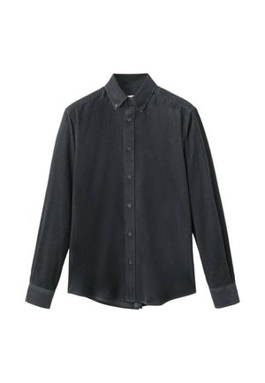 Camisa de manga larga gris oscuro hecha de una tela suave y lisa. Presenta un cuello abotonado, botones en la parte delantera y un dobladillo recto.