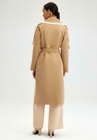 Touché Privé DOUBLE BREASTED WITH FRINGE DETAIL - Trenčkot - beige