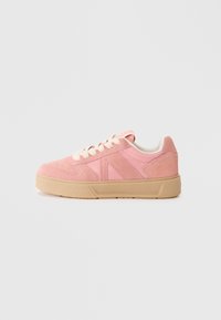 Pink suede sneakers with beige rubber soles. Features round toe, flat laces, and side geometric design accents.