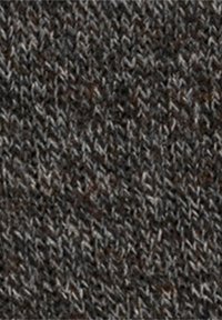 Strikket stoff i nyanser av mørkegrått med en teksturert vev, som har subtile variasjoner i farge og trådtetthet.