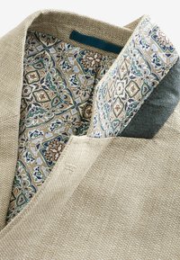 Thumbnail Image 10