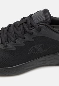 Champion BOLD BASE - Treeningjalatsid - triple new black