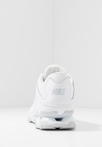 Nike Performance REAX 8 TR - Træningssko - white/pure platinum
