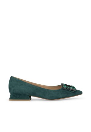 Ballerines en suede teal avec une pointe pointue et un petit talon bloc, ornées d'un accent en bijou décoratif sur le devant. Texture lisse.