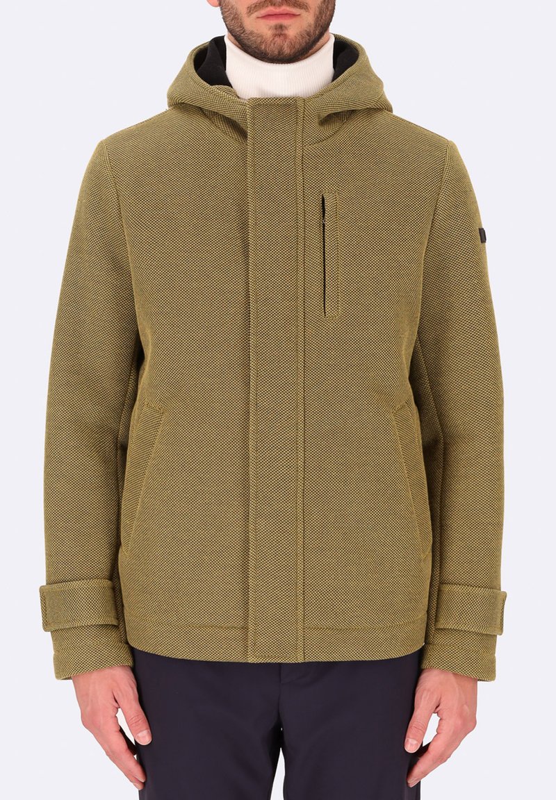 Giacca verde a trama con cappuccio, dotata di tasca frontale con zip, tasche laterali e polsini arrotolati. Realizzata in materiale tessuto con un motivo geometrico.