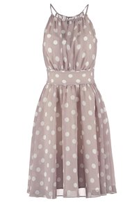 Světle růžové šaty bez rukávů s bílými puntíky, staženým pasem a splývavou sukní. Vyrobené z lehké látky s jemnou texturou.