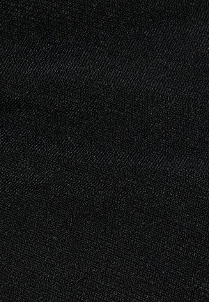 Zwarte stof met een fijne, gestructureerde oppervlakte. Het materiaal lijkt dicht en stevig geweven, zonder zichtbare patronen of accenten.