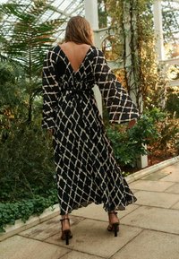 Next WIDE SLEEVE - Maksi garuma kleita - black white