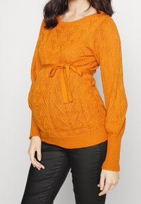 MAMALICIOUS Stickad tröja - orange