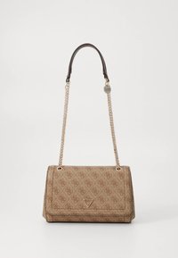 Sac à main beige avec un motif de logo en relief. Doté d'une bandoulière en chaîne dorée et d'une poignée d'épaule marron foncé. Plaque de logo triangulaire à l'avant.