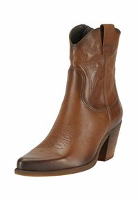 Botte cowboy à cheville en cuir marron avec bout pointu, motifs décoratifs cousus, languette de tirage et talon en bois empilé.