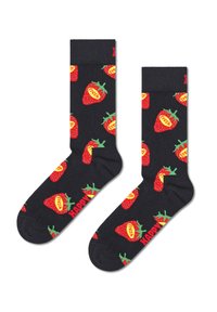 Czarne skarpetki z powtarzającym się wzorem czerwonych truskawek i zielonymi akcentami. Napis zawiera słowa "świeży" i "szczęśliwy" w jasnym żółtym kolorze na wzorze.