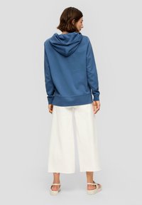 s.Oliver Felpa con cappuccio - blau