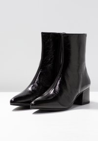 Vagabond Botines - black