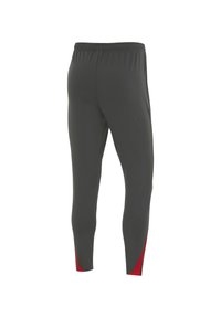 Pantaloni sportivi grigi con design affusolato, caratterizzati da un accento rosso sui lati inferiori e una vita elasticizzata per il massimo comfort.