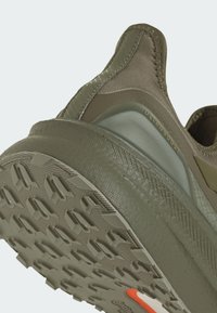 adidas Performance ULTRABOOST 5 GTX - Scarpe da corsa su strada - olive strata   olive strata   silver pebble