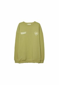 Oliwkowy sweatshirt wykonany z miękkiego materiału, z białym napisem "Podziel się swoją życzliwością" oraz serduszkiem z napisem "BĄDŹ MOIM xoxo" z przodu.