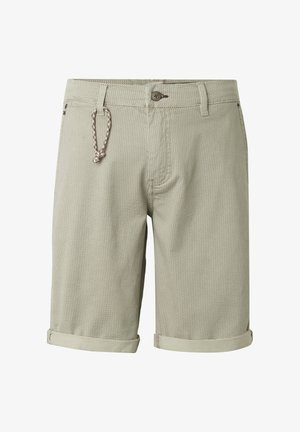 Shorts pour homme beige clair en tissu texturé, fermeture par bouton, passants pour ceinture, ourlets retroussés, avec un petit cordon tressé attaché au passant gauche.