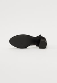 Thumbnail Image 5