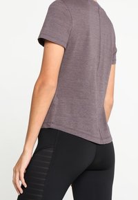 Reebok T-shirt med print - grey