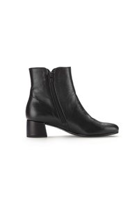 Botín negro de cuero con puntera redondeada, cremallera lateral y tacón de bloque de 3 cm. Textura suave con diseño minimalista y sin patrones visibles.