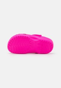 Crocs CLASSIC - Muiltjes - juice