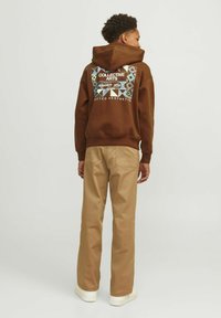 Jack & Jones Junior GEDRUCKT MINI - Felpa con cappuccio -  brown