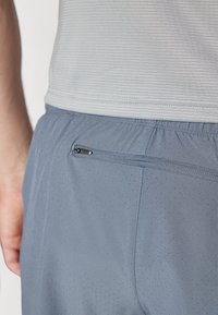 New Balance Träningsshorts - graphite