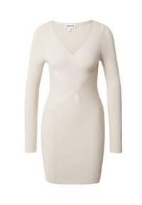 Beiges, geripptes Bodycon-Kleid mit langen Ärmeln und tiefem V-Ausschnitt, das ein überlappendes Vorderdesign und einen strukturierten Stoff aufweist.