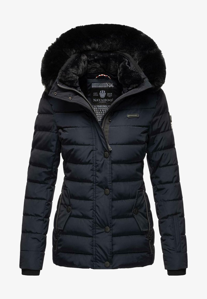 Marinblå pufferjacka med en faux fur-huva, quiltad textur, dragkedja och knappar framtill, sidofickor och varumärkesdetaljer.