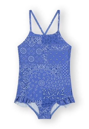 Bañador azul con tirantes finos, presenta varios patrones de paisley y flores en blanco, una costura con volantes en la apertura de la pierna y una textura suave.