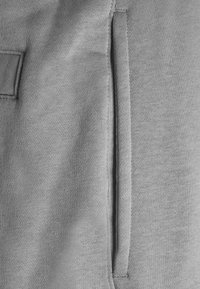 Nike Sportswear SPORTSWEAR CLUB FLEECE - Calças de fato de treino - particle grey
