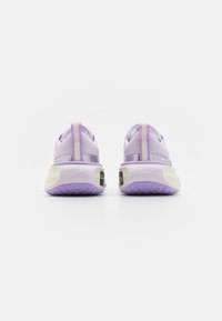 Nike Performance ZOOMX INVINCIBLE FK 3 - Scarpe da corsa su strada - barely grape/black/lilac bloom/sail