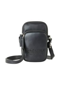 Sac bandoulière en cuir noir avec surface texturée, arborant un logo embossé "DENIM TOM TAILOR", une bandoulière réglable et des compartiments zippés.