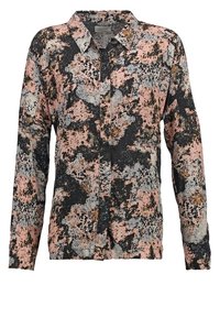 Chemise à manches longues à boutons avec un motif abstrait éclaboussé en noir, rose, gris et marron, et un col classique.