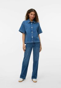 Vero Moda VMTESSA - Camicia - medium blue denim