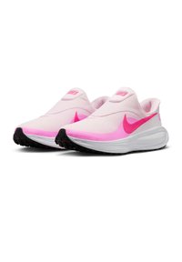 Scarpe da corsa Nike in mesh rosa chiaro con vivaci accenti rosa. Presentano un design slip-on e una suola in gomma nera texturizzata.