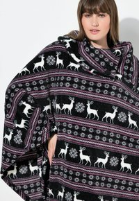 Ulla Popken NORDIC PRINT STRETCH PLUSH LOUNGE PONCHO - Župan - black