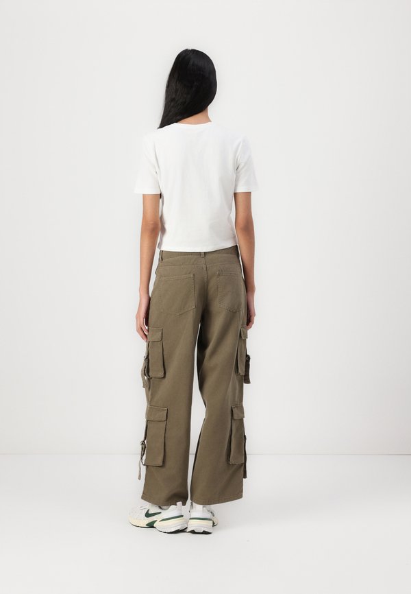 ONLMALFY WIDE PANT - Cargo trousers - kalamata3