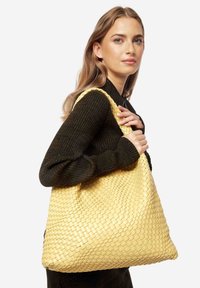 L37 Handväska - yellow