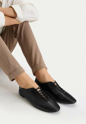 Gino Rossi, GINO ROSSI WOMEN'S BLACK LOW SHOES - Lace-ups - black