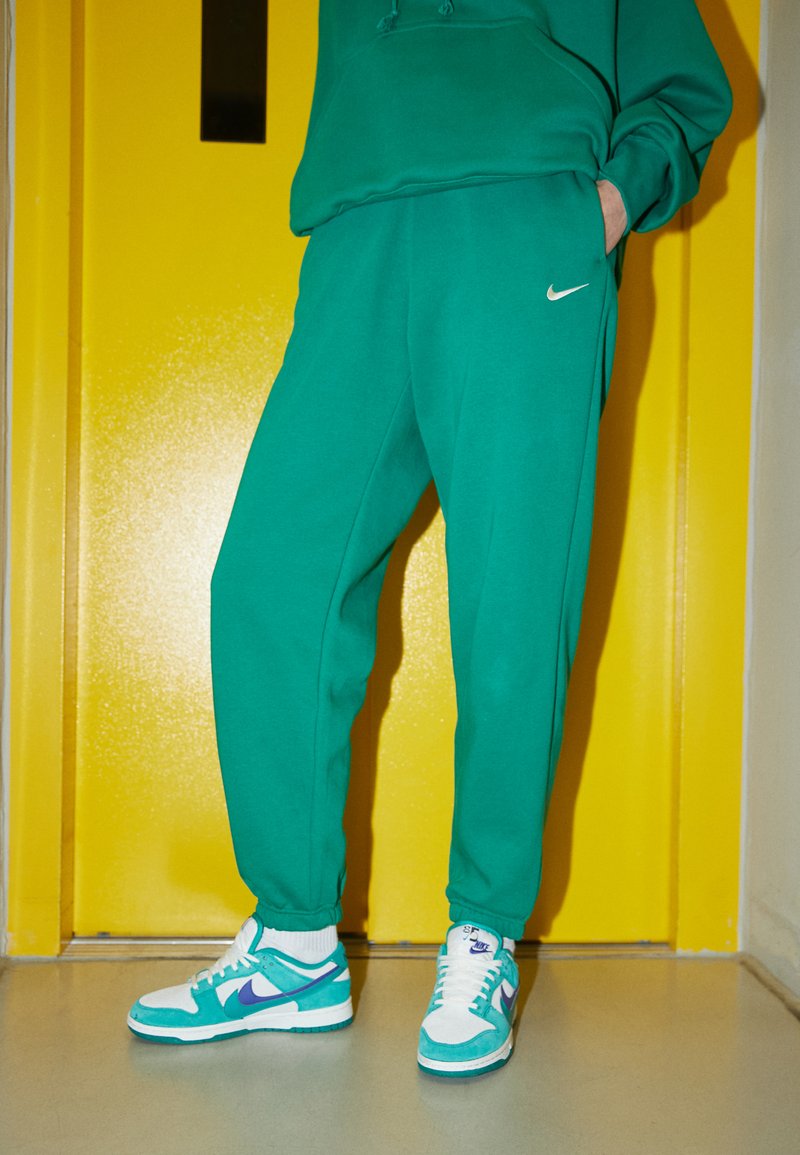 Nike Sportswear W PHNX FLC HR OS - Calças de fato de treino - malachite