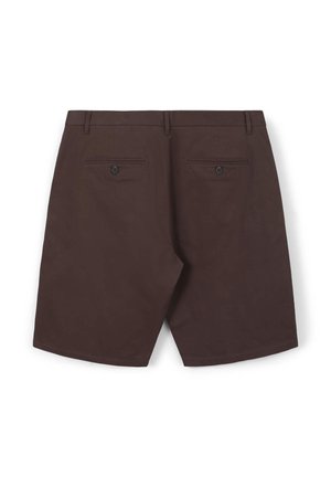Shorts marron avec une texture lisse, deux poches arrière et des fermetures à boutons. Coupe droite sans motifs décoratifs ni accents.