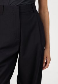 Rouge Edit VISADIE TROUSER - Trousers - meteorite