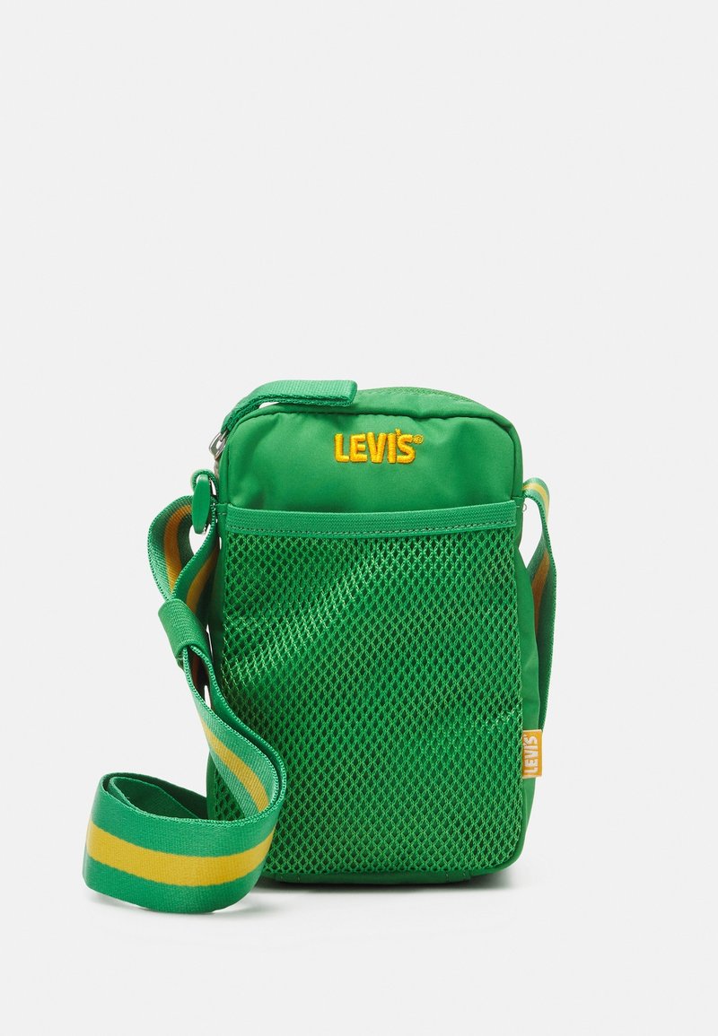 Zielona nylonowa torba przypinana na crossbody z siateczkowym przednim panelem, regulowanym paskiem z zielonymi i żółtymi paskami oraz żółtym logo "LEVİS".