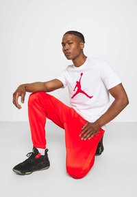 Jordan JUMPMAN SS CREW - T-shirt estampada - white/gym red