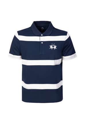 Granatowa koszulka polo z szerokimi białymi poziomymi paskami, kołnierzykiem, plisą na dwa guziki oraz białym logo gracza polo na lewej piersi.