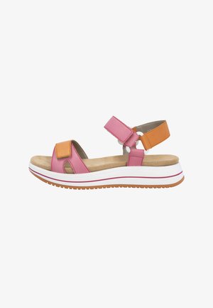 Sandal da donna rosa e arancione con cinturini regolabili, pelle texturizzata, soletta imbottita e suola bianca e marrone con una striscia di accentatura rosa.