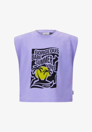 Chemise lavande sans manches avec un motif graphique noir et jaune audacieux, des palmiers et un texte indiquant "Gorgeous Babe Summer Vibes Retour."
