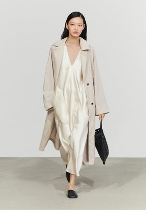 Massimo Dutti SATIN MIDI SLIP DRESS - Maxikjoler - beige